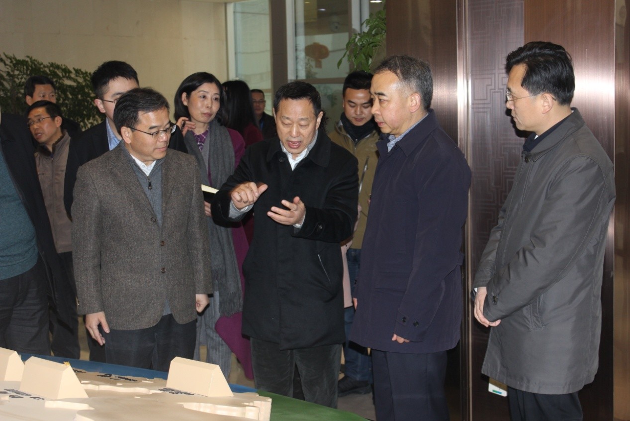 四川省委组织部部长范锐平一行莅临新绿色药业参观考察